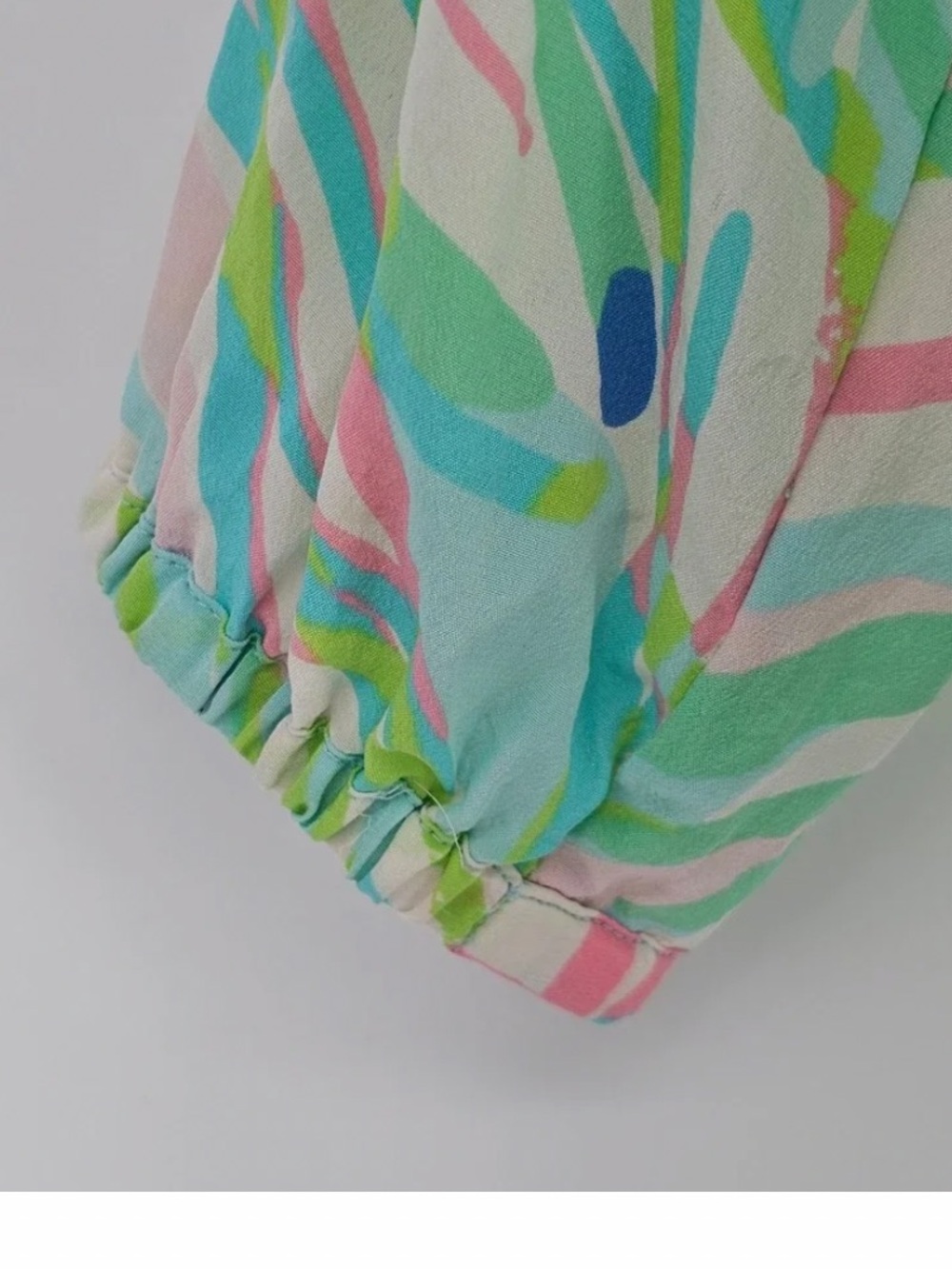 Lilly Pulitzer Elsa Silk Tunic Med Pink Blue Abstract Palm Smocked Button Resort - Picture 5 of 8